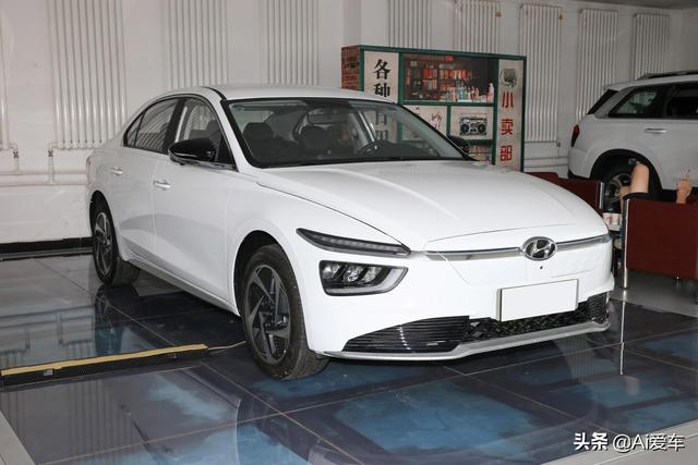 满电520公里续航，低价高配三厢家轿，合资品质，实拍名图新能源