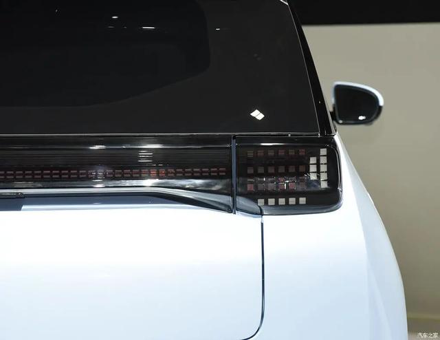 充电8分钟续航200km！游戏狂人造的车什么样？