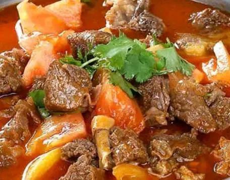 孩子吃饭挑食身体容易缺乏营养，多吃滋补菜，营养丰富防贫血