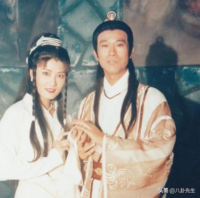 大陶红:折腾脸后颜值大跌的8位女星：多数已过气，有人嘴都歪了