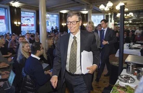 比尔盖茨有多奢华？飞机、游艇、豪宅、美女，每年消费上亿美元