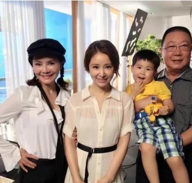 送女儿3亿项链一集片酬250万，45岁的林心如退出娱乐圈？