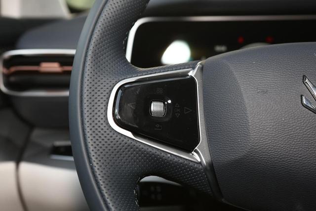 入门版续航525公里+7.7秒破百，25.19万起，极狐阿尔法S如何？