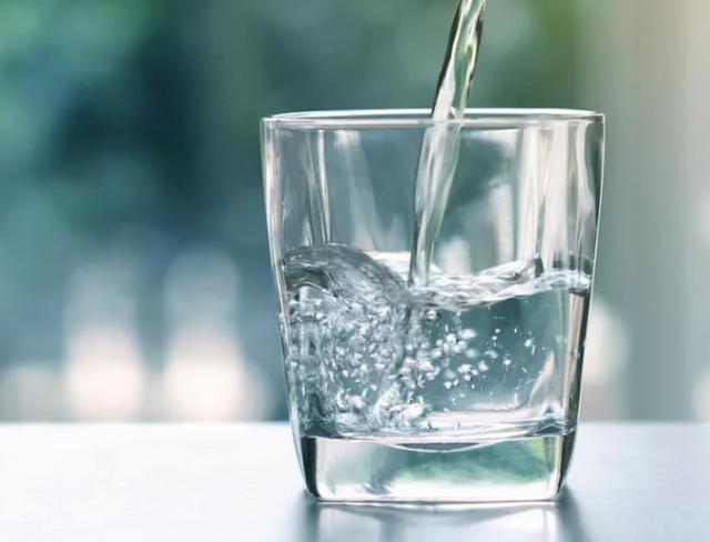 晨起后喝一杯温水，能带来哪些好处？
