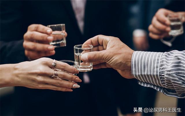 尿酸高，如何让尿酸排出体外？医生总结：3个办法，实用又有效
