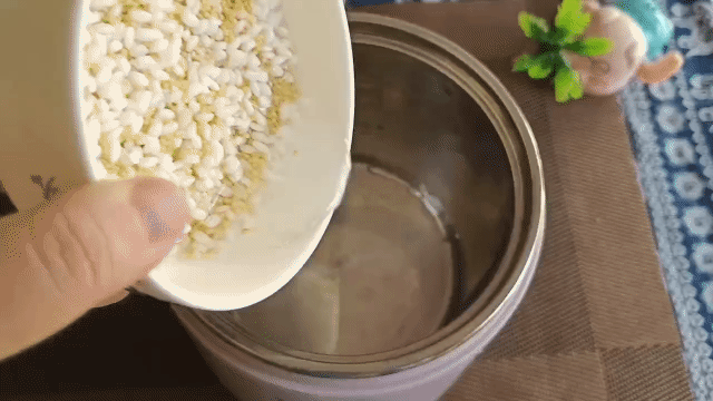 入秋后给孩子煮粥有窍门，记住3点，驱寒暖胃又营养，助力成长