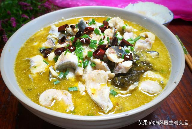 痛风就不能吃肉和鱼？医生教您烹饪技巧巧选食材去除食物嘌呤