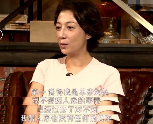 割腕自杀、告母入狱，成龙女儿这是反击报复还是无限作妖？