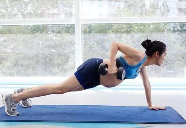 二胎孕妈陈意涵晒宵夜惹争议，孕期吃螃蟹不忌口，普通人别瞎学