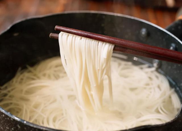 常吃面条对胰岛有影响吗？提醒：若想血糖稳定，建议少吃4种素食