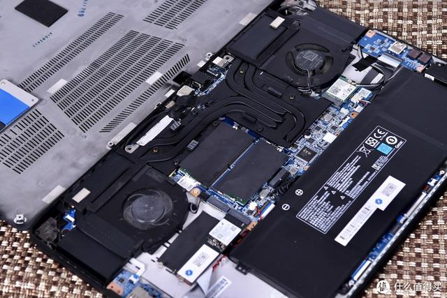 20mm + 2.2kg + RTX3070！机械革命Umi Plus设计师本评测