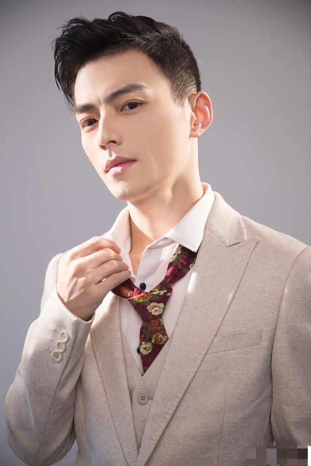 但说到"魔教中人"这个词都耳熟能详,智勋是lol的一名大主播,一手男刀
