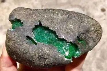 怎样选一块好的翡翠,翡翠知识手册1-第1张图片-翡翠网