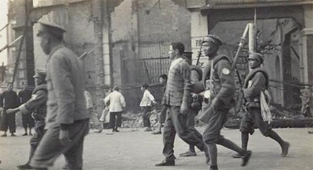 陈延年:1927年陈独秀长子陈延年被捕，因胡适营救身份暴露：临死不跪