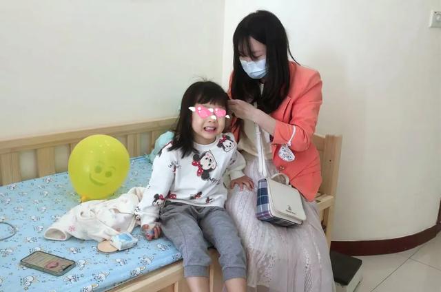 4岁娃17颗蛀牙！来这儿不哭不闹，补完牙还背起了诗