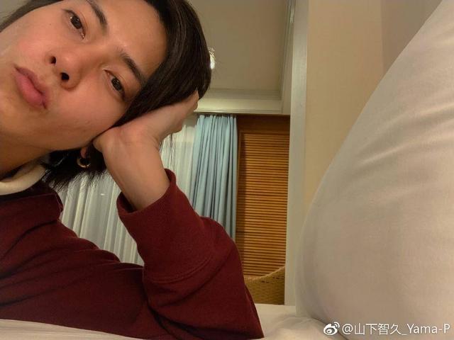 泷泽秀明山下智久:《朝九晚五》帅和尚叫泷泽秀明“爸爸”，比木村拓哉还沉迷微博？