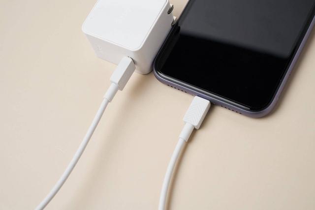 买手机别只追求性能，想要用上三五年，这些配置也要注意