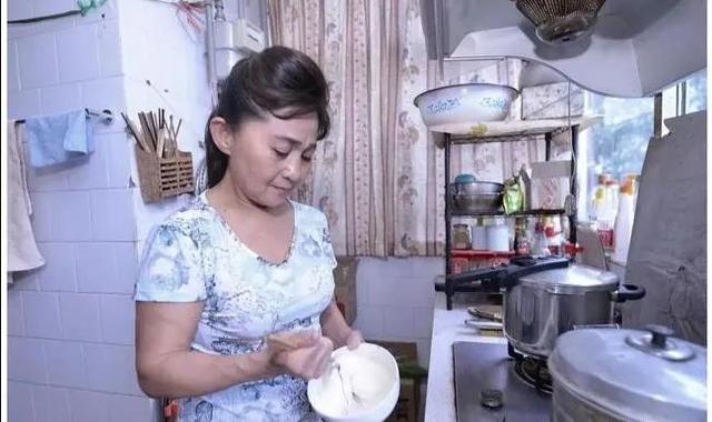 73岁老阿婆雇44岁住家男保姆，阿婆：说什么也不让他做了，太窝火