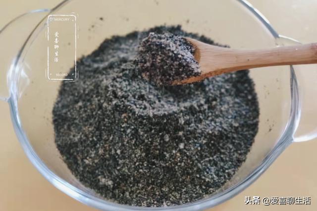 秋季，该吃的不是核桃而是它，钙含量极高，炒一炒嚼着吃真的好香