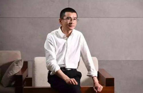 松鼠老爹章燎原：一袋坚果起家，从街头“小混混”到亿万富豪