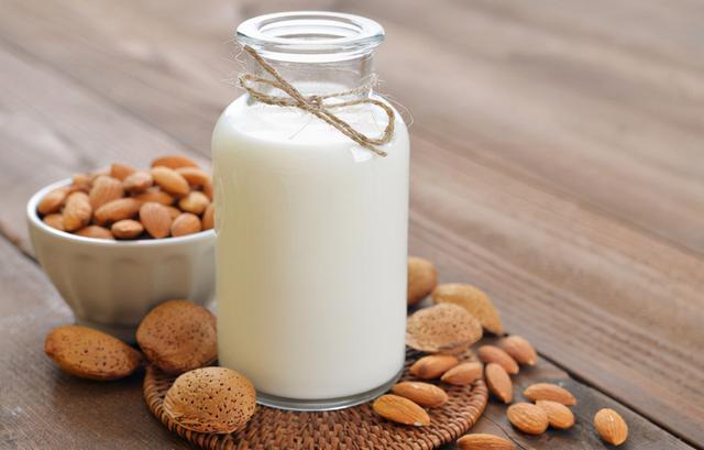 过了50岁，若想预防骨质疏松，这3种常见食物要舍得吃