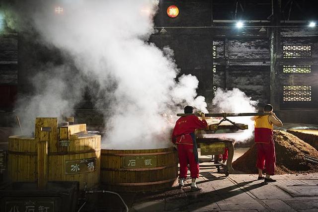 谁是中国第三大名酒，中国第三大白酒品牌：增幅超过茅台五粮液，去年涨价至少13次