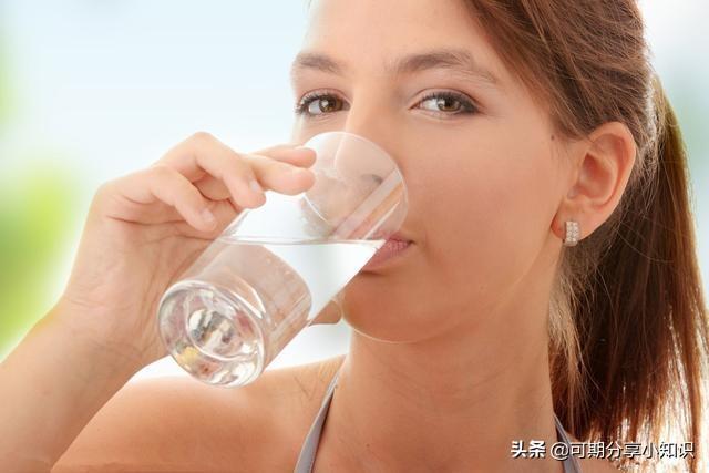 长期喝茶与常喝白开水的人，哪种人的身体比较健康？不妨多了解下