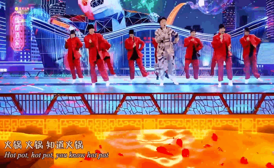 中秋晚会：周深背影好绝，撒贝宁唱歌憋笑，刘诗诗对不起这身衣服