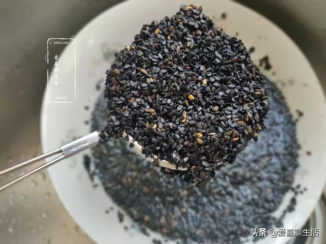 秋季，该吃的不是核桃而是它，钙含量极高，炒一炒嚼着吃真的好香