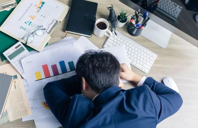 心脏好不好看脸就知道，脸上出现4种特征要警惕，赶紧检查心脏