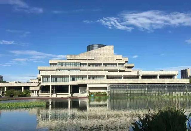 江苏一所高校宣布“改名”，新校名更霸气，学生：幸福来得很突然