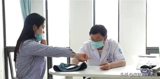 汗疱疹反复性发作，瘙痒难耐，医生教你用3个方法解决，快速有效