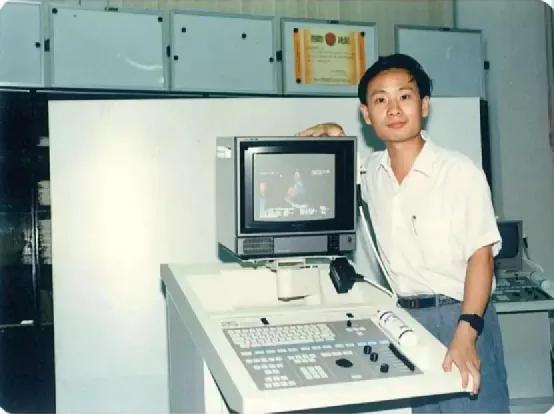 广东富翁，57岁财富470亿，59岁1500亿，事业顺利，妻子年轻貌美