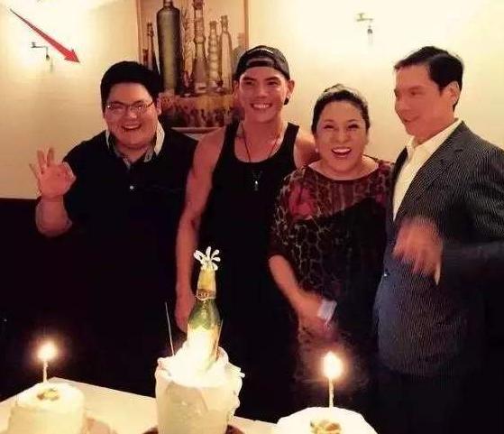 向佐弟弟:同父同母不同命的兄弟俩！哥哥向佐成当红明星，弟弟向佑被抓入狱