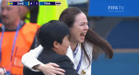 女足世界杯感人一幕：亚洲第6打入历史首球，全队相拥而泣