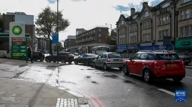 限量！加油站出现“油荒”