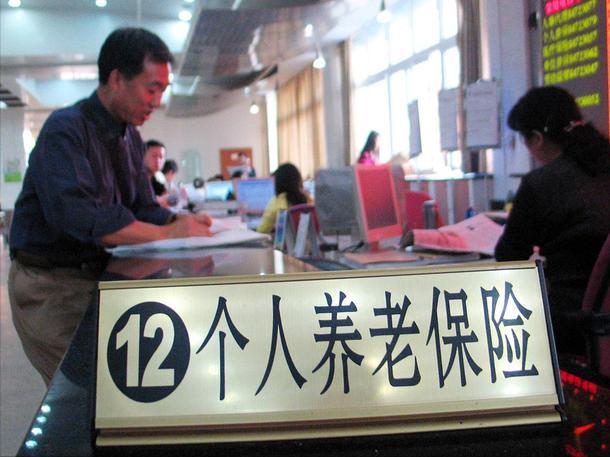 女，47岁，想交社保，还划算吗？大龄人士选择哪种社保比较合适？