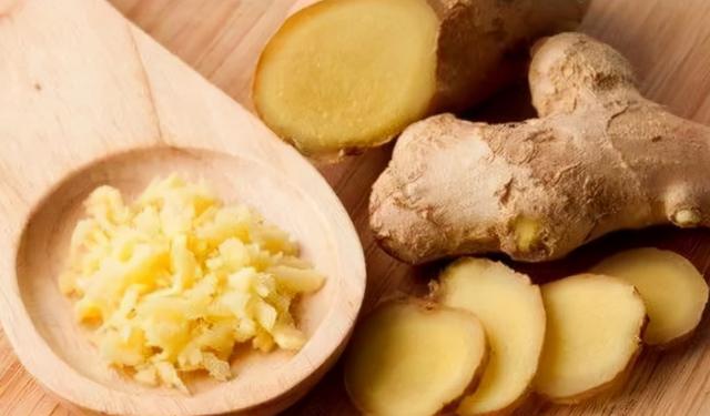 晚上吃苹果容易伤胃？医生建议：晚上最好不要吃这4种食物