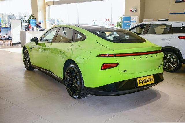 智能驾驶横评，小鹏P7、特斯拉Model  3、智己L7谁能脱颖而出？