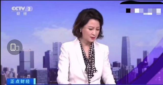 杭州新闻联播主持人直播时严重失态：看看前辈们如何应对突发状况