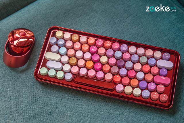 Bling Bling! 的雷柏 ralemo 彩妝版鍵鼠套裝，正是一次桌面煥新妝