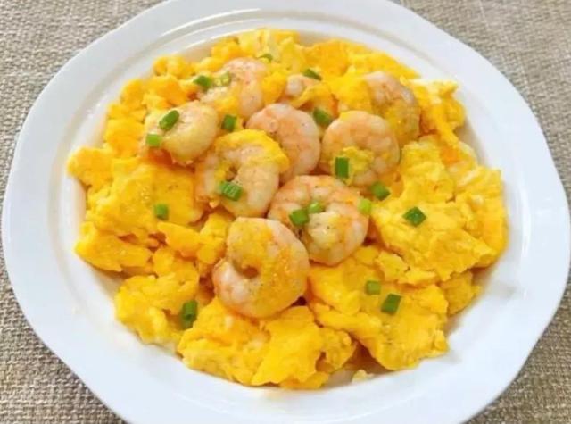 家里有不爱吃鸡蛋的宝宝，你给她这么做，一盘不够吃