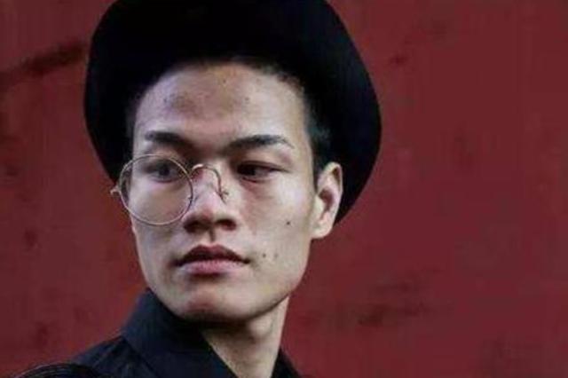 2006年，11岁少年创“杀马特家族”，两次退出后创业为自己正名