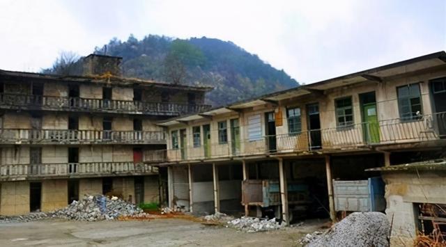 曾被譽為 小上海 的廠區 如今已被廢棄 有些荒涼 就在池州 Kks資訊網