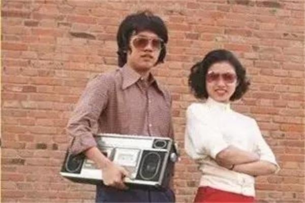 中国锂电池大王：捐美国千万美元称中国穷与他无关，下场令人唏嘘