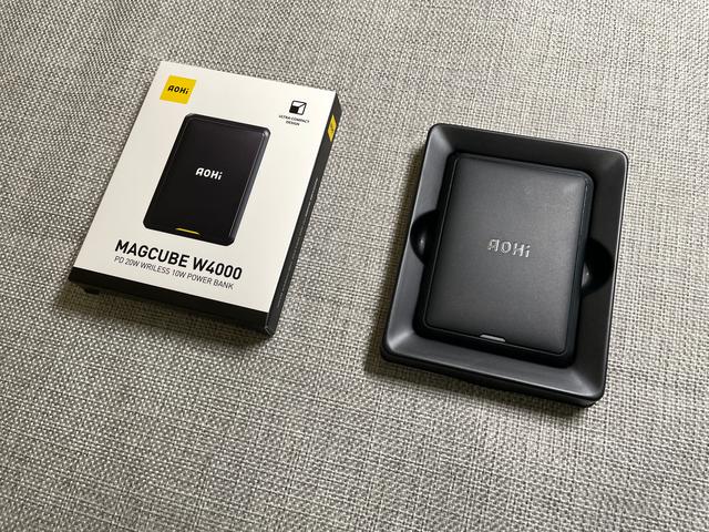 充电宝也能如此轻薄，Aohi磁吸充电宝上手体验，轻薄如名片一样