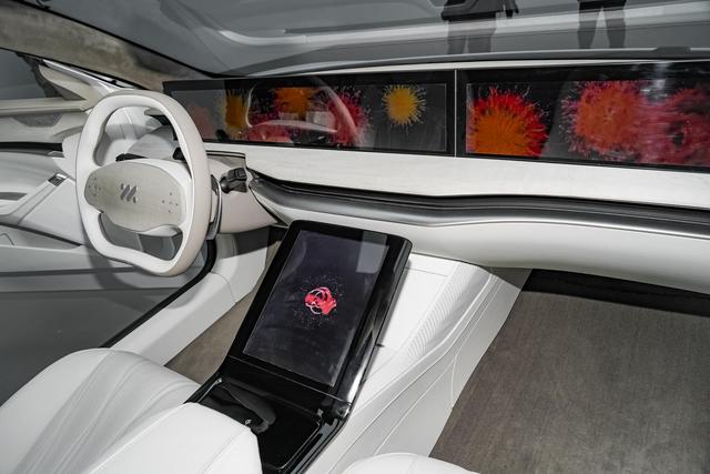 智己L7：高端中大型电动轿车，颜值和科技感都不错，约吗