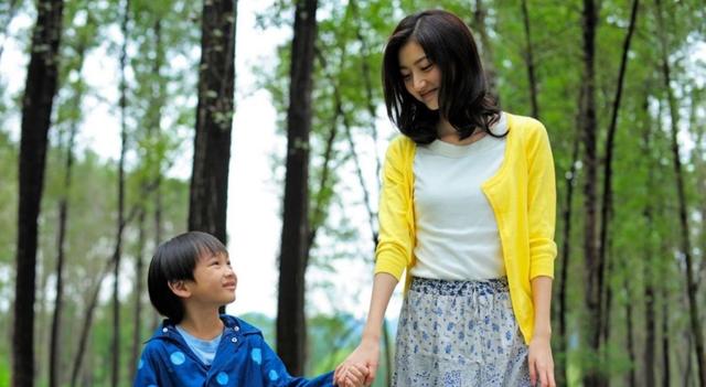 脑瘫儿妈妈：不后悔生下你，只怕你怪我