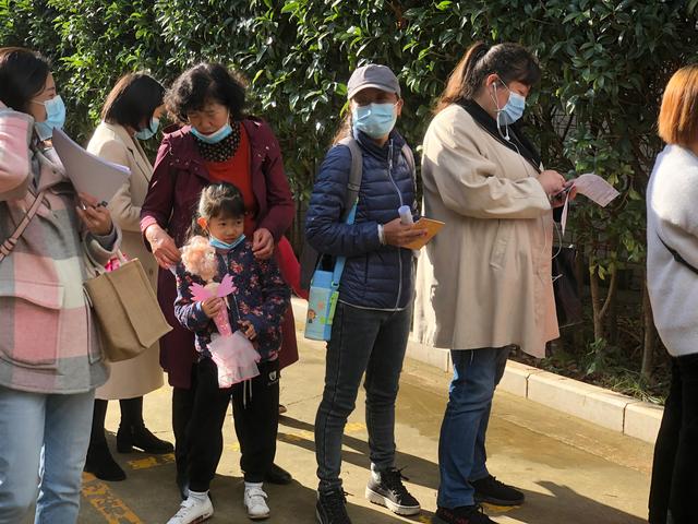 大手拉小手，防疫一起走