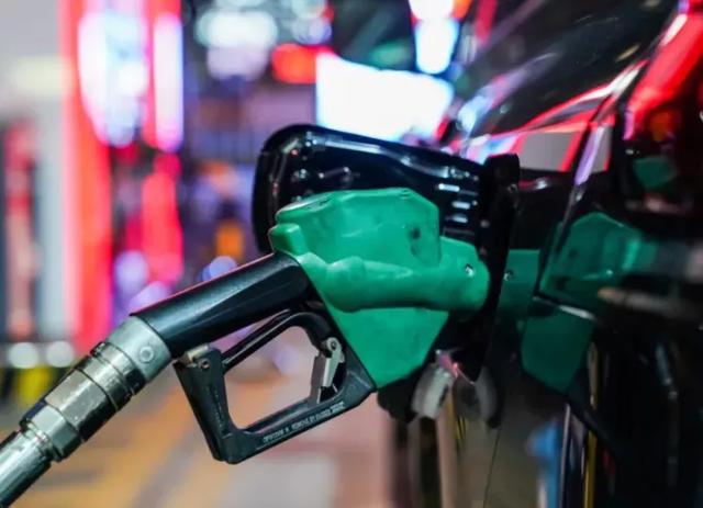 限量！加油站出现“油荒”